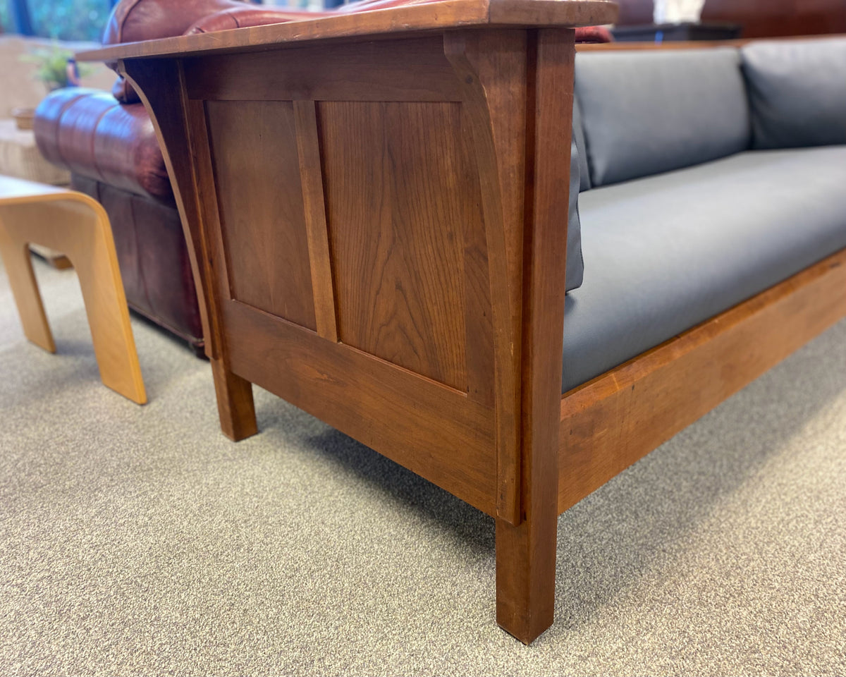 Stickley 'Prarie Settle' Sofa in Cherry Valley 703