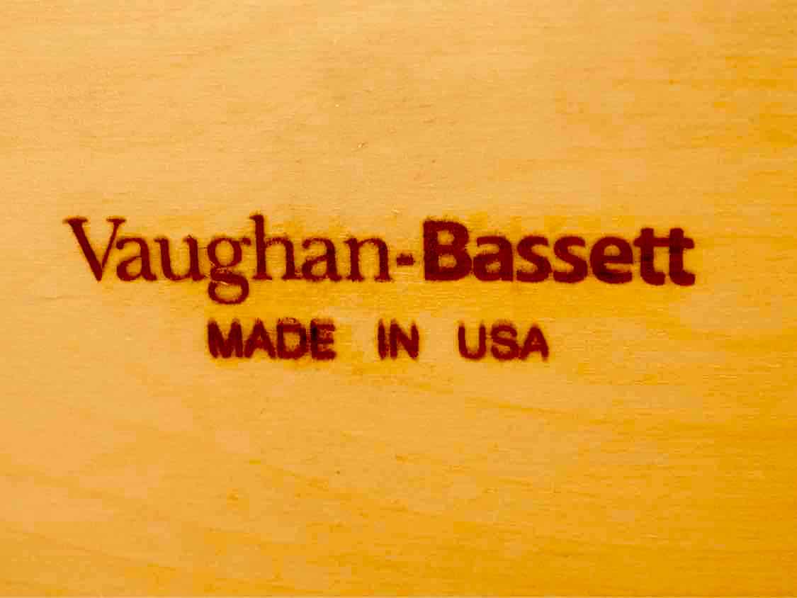 Vaughan Bassett Bonanza White 5 Drawer with Simple Molding & Chrome Knobs  Chest