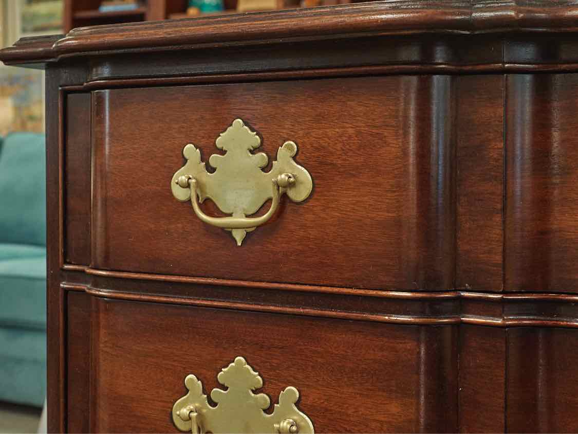 Kindel Mahogany Block Front Chest wuth 4 Drawers