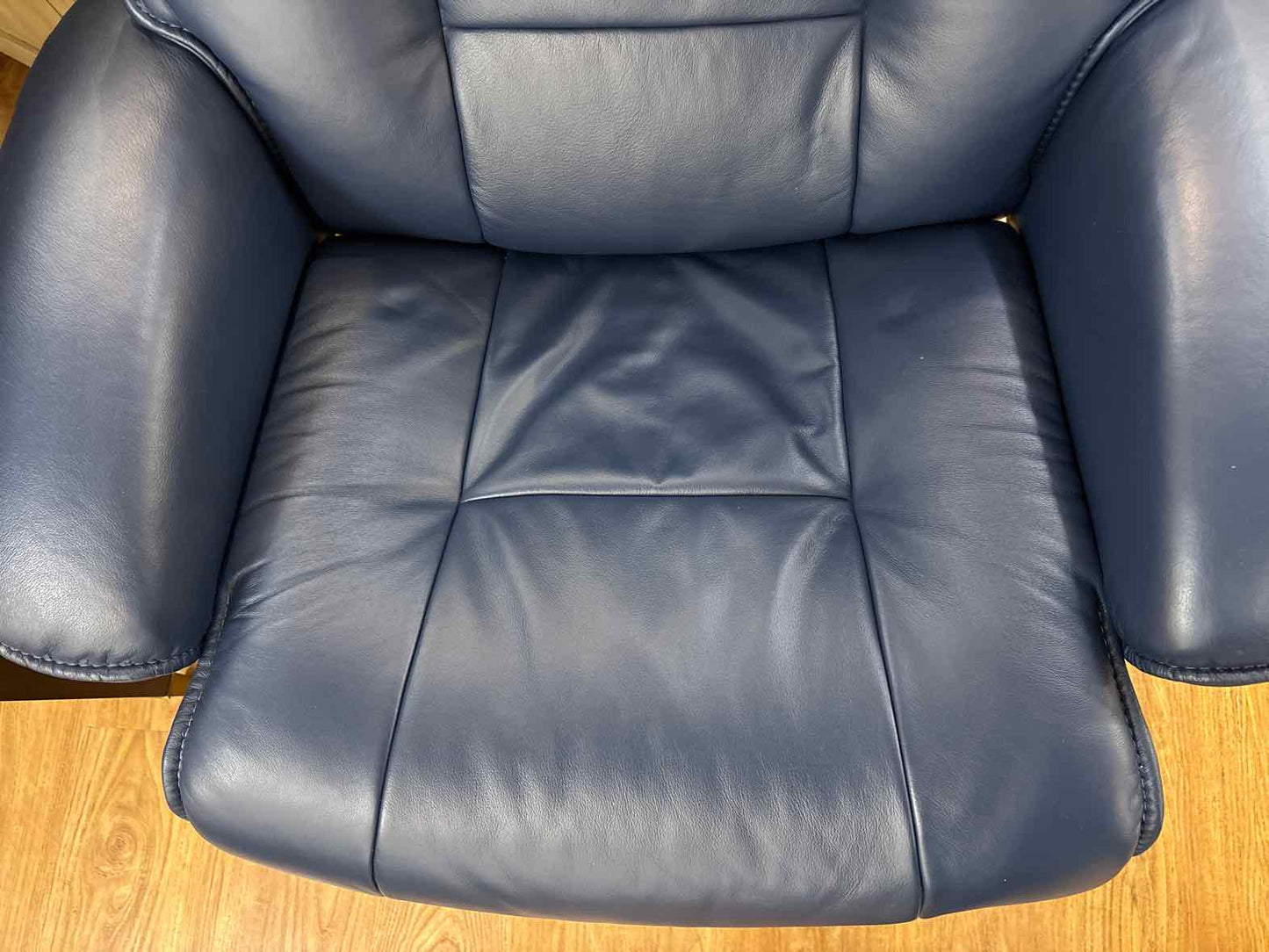 Fjords Swivel Recliner & Ottoman
