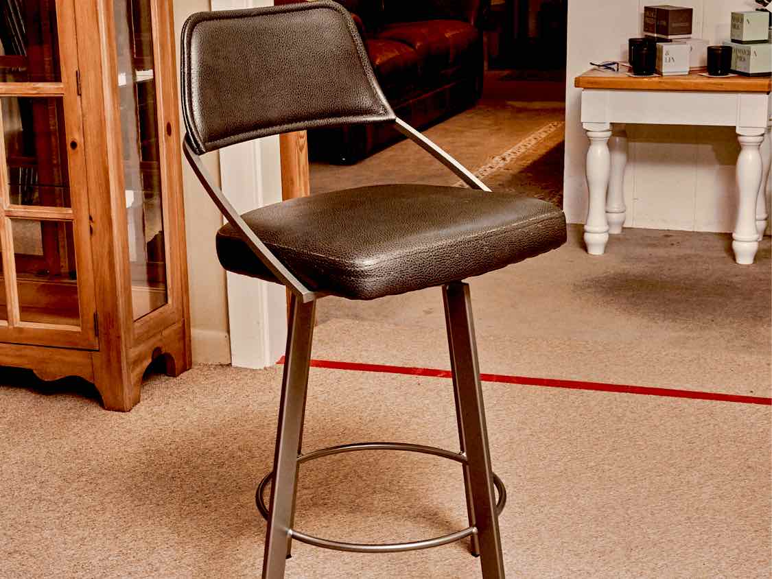 Set Of 4 Tricia Inc. Canada Pebble Leather Steel Legs Swivel  Counter Stools