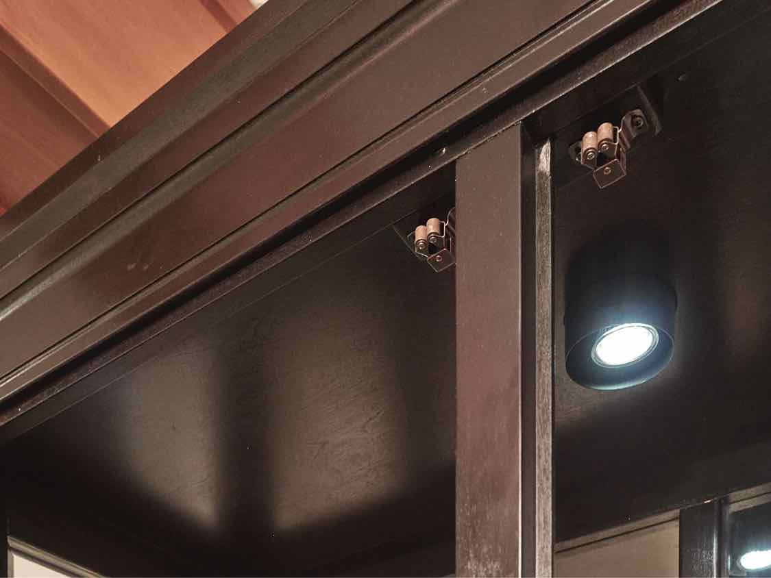 Black Finish 2 Glass Door,2 Drawer,2 Door China Cabinet