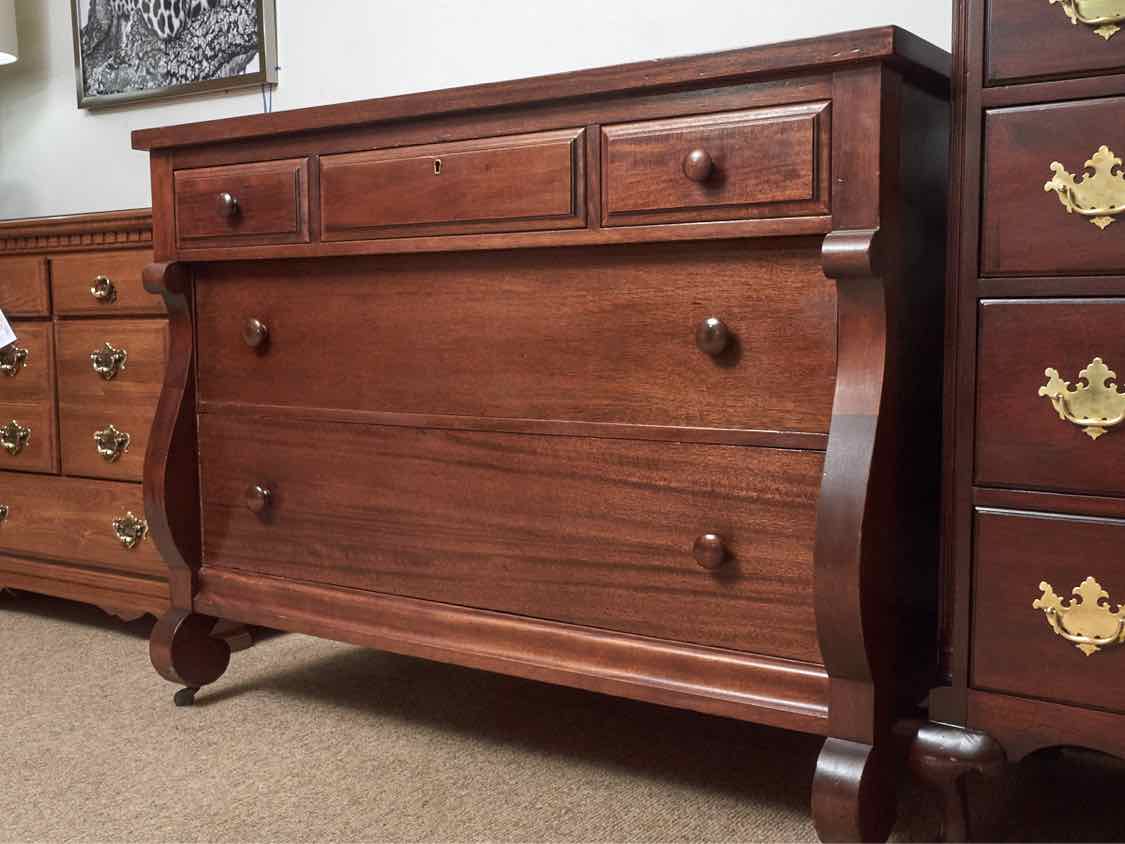 Sligh Mahogany Empire Style 5 Drawer Chest On Casters