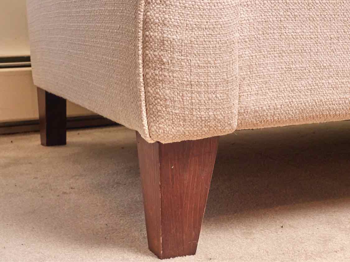 Bassett Ivory Upholstered 3 Cushion Slope Arm Sofa