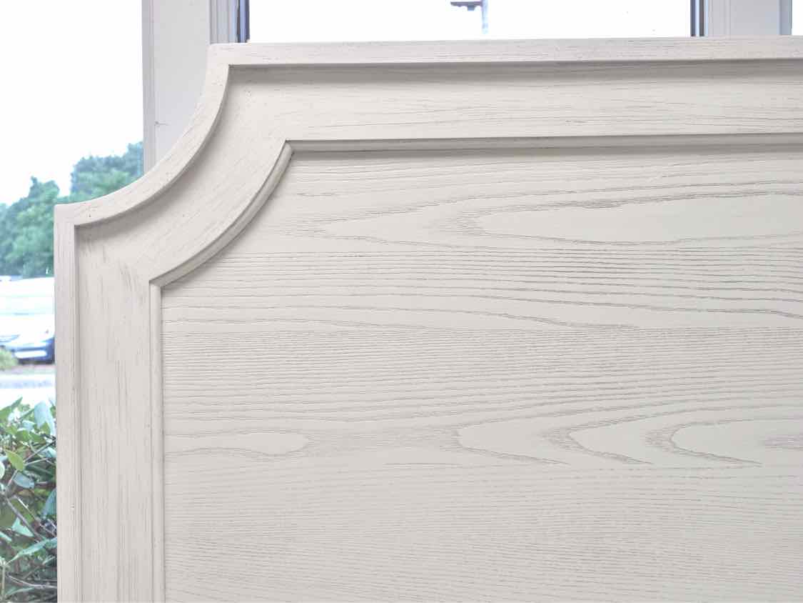 Bassett 'Ventura Panel Storage' King Bed