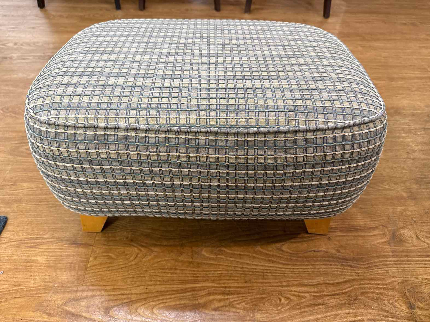 Sherrill Furniture Pair of Arm Chairs w/ Ottomans