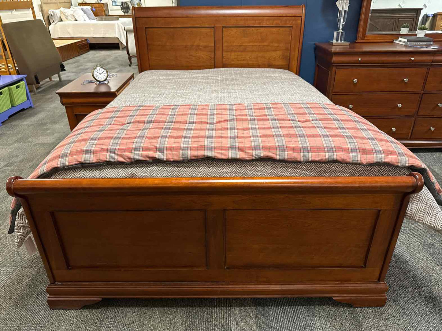 Mastercraft Cherry Queen Sleigh Bed