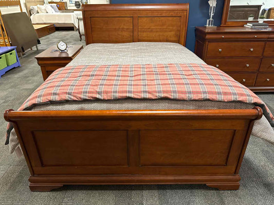 Mastercraft Cherry Queen Sleigh Bed