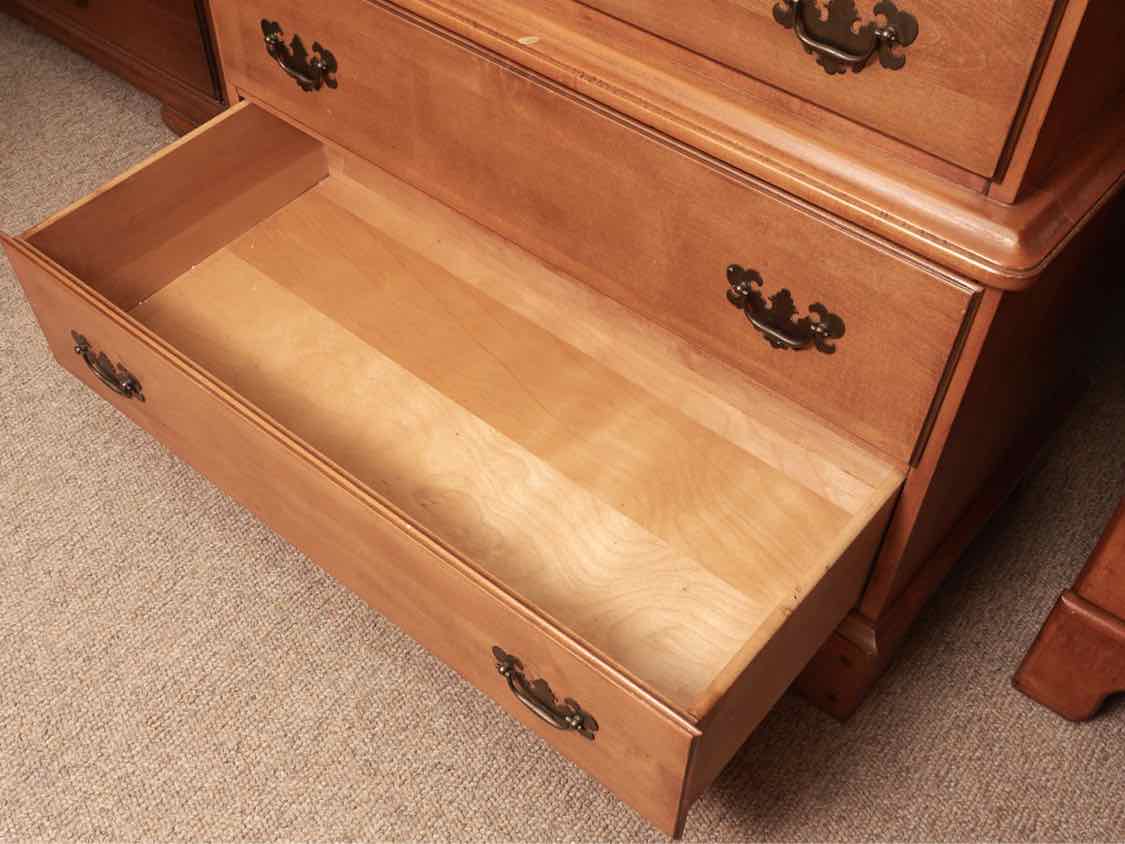 Vermont Winooski Inc  Solid Rock Maple 5 Over 2 Drawer Chest