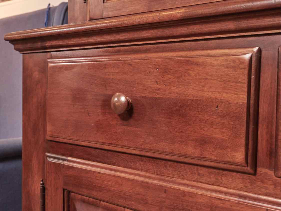 Nichols & Stone 2 Glass Doors, 2 Drawers, 2 Lower Panel  Doors  Hutch