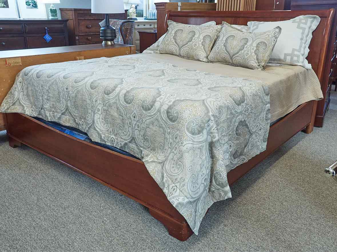 Stanley Cherry King Sleigh Bed