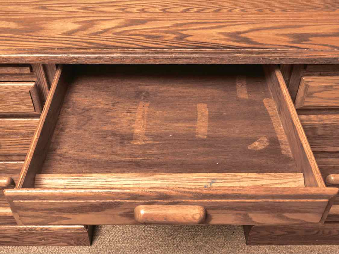 Nathan Hale Furniture Oak Roll Top 6 Drawer  Desk
