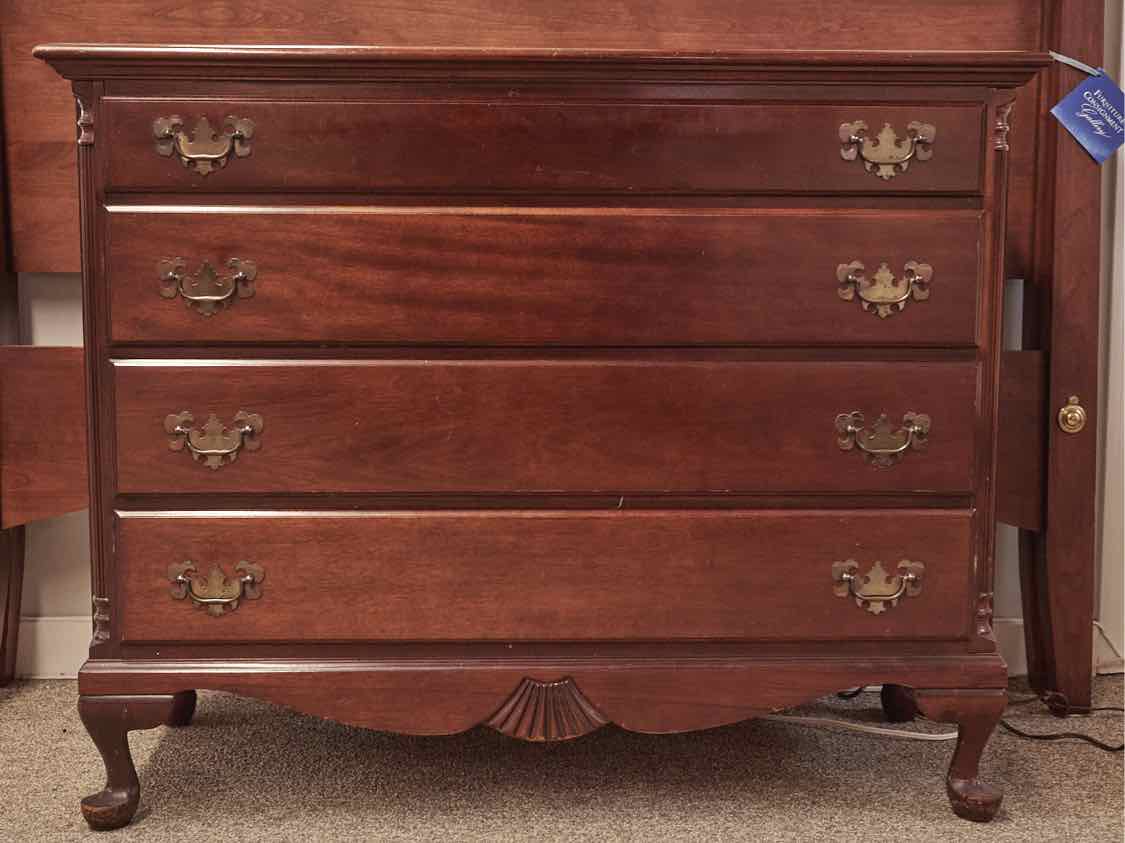 Mahogany 4 Drawer Dresser Queen  Anne Style w/Brass Pulls in Rich Finish