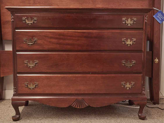 Mahogany 4 Drawer Dresser Queen  Anne Style w/Brass Pulls in Rich Finish