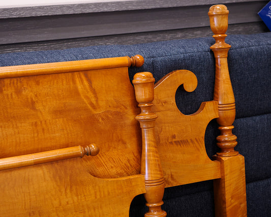 Acorn Post Curly Maple Full Bed