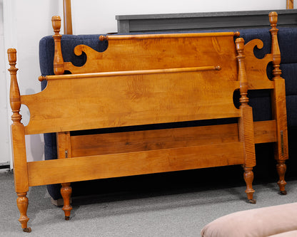 Acorn Post Curly Maple Full Bed