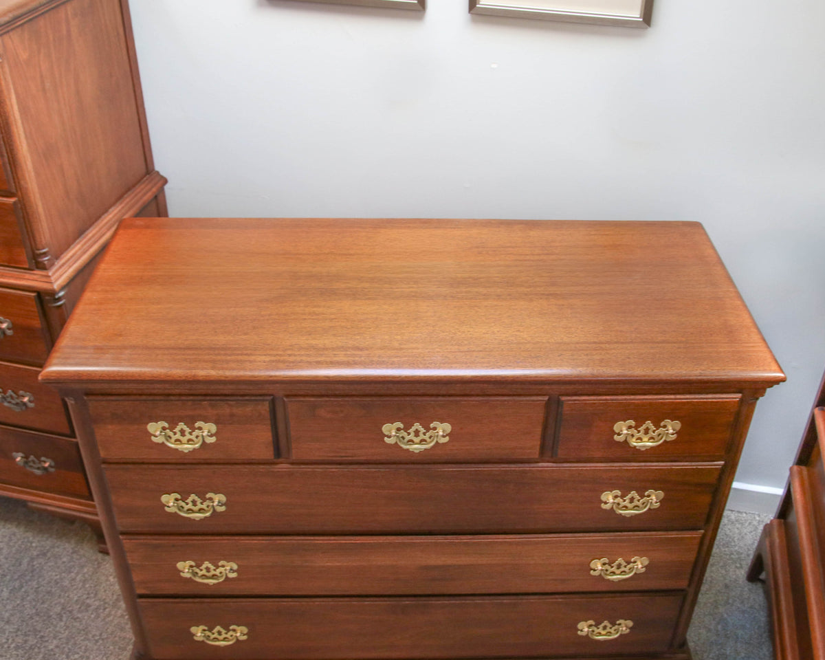 Mahogany 6-Drawer Dresser with Brass Pulls