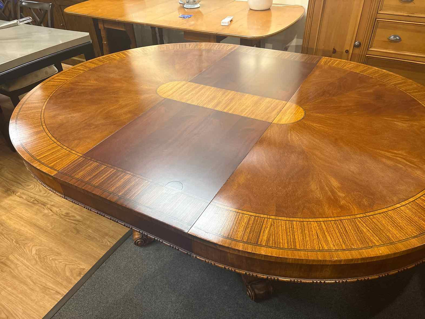 Ethan Allen 'Townhouse' Round Mahogany Dining Table