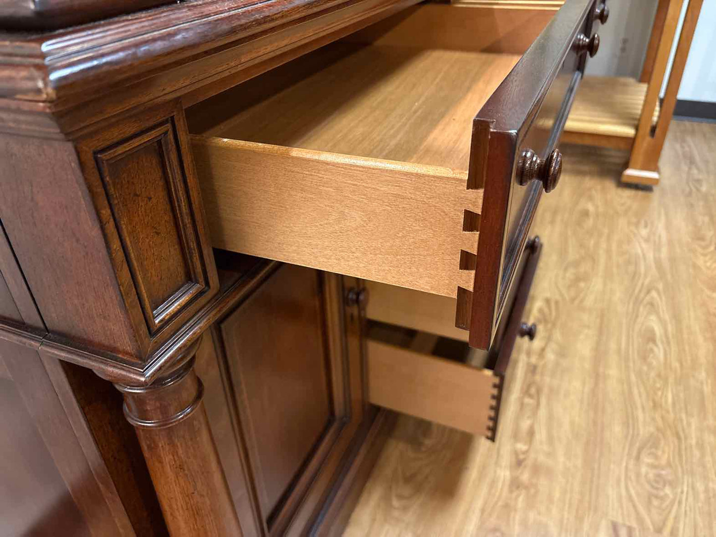 Thomasville 'Fredericksburg' Hutch