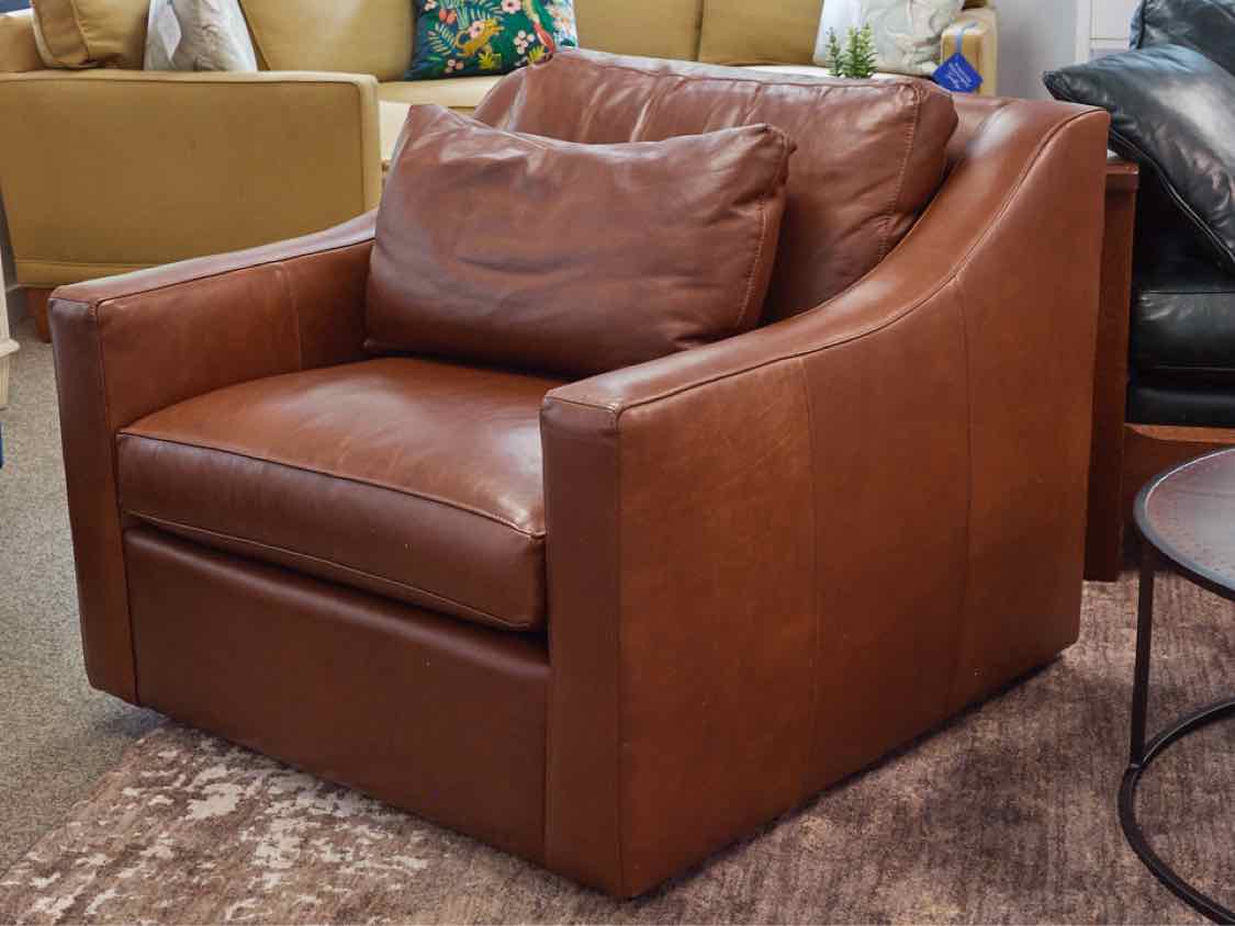 Camden Collection Logan Canyon Slope Arm Swivel Club Chair in Brown Leather