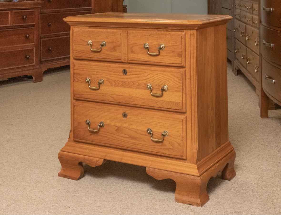 Kincaid Oak 3 Drawer N ightstand