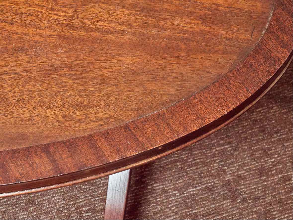 Mahoghany Oval Cocktail Table