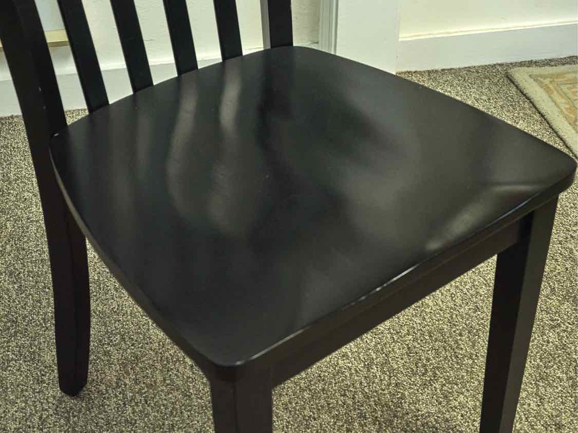 Round Dining Table with Butterfly Leat & Set of 4 Black Chairs