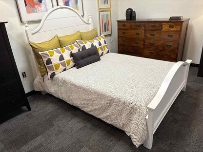 Queen Arched Bed in White