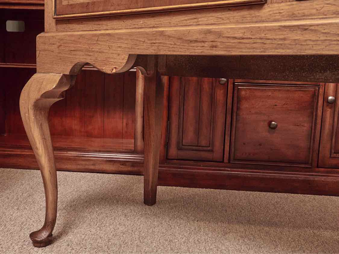 Century Furniture  Solid Oak Hunt Board  3 Drawer  Sideboard
