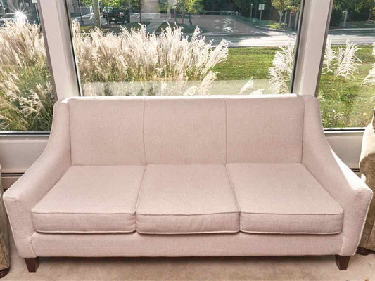 Bassett Ivory Upholstered 3 Cushion Slope Arm Sofa