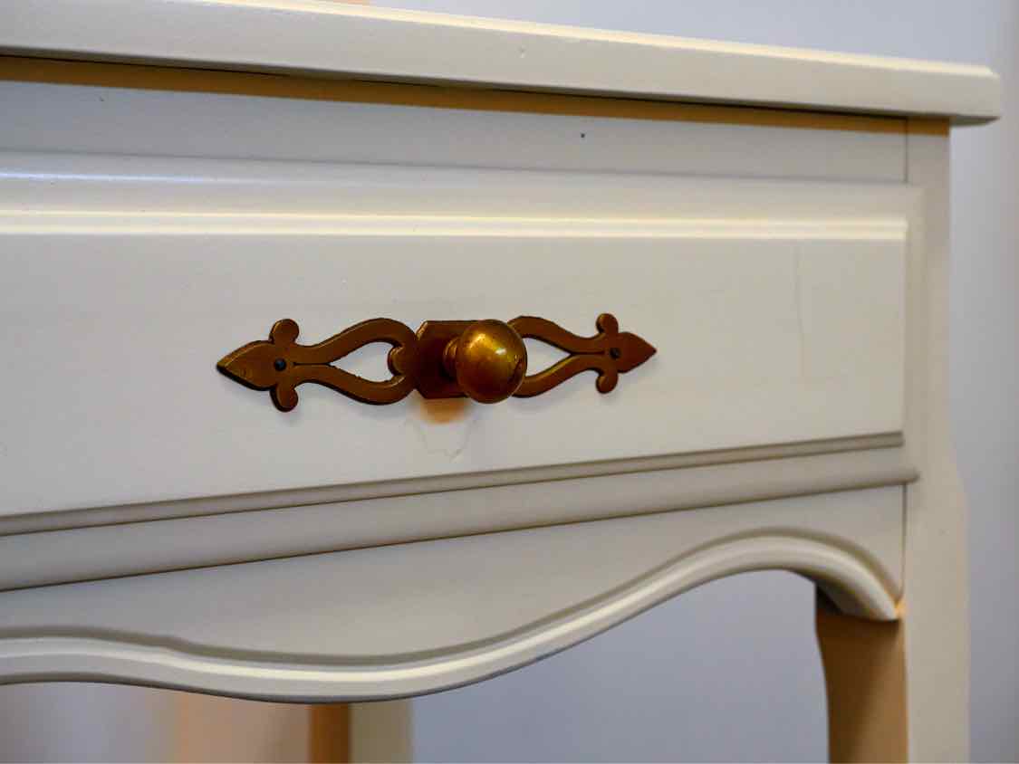 One Drawer Nightstand in Cream Finish