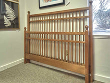 Vermont Tubbs Full Oak Spindle Bed