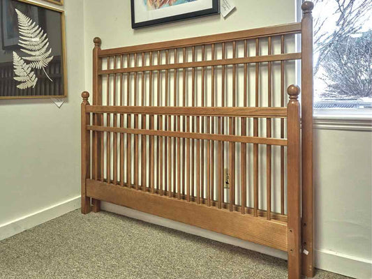 Vermont Tubbs Full Oak Spindle Bed