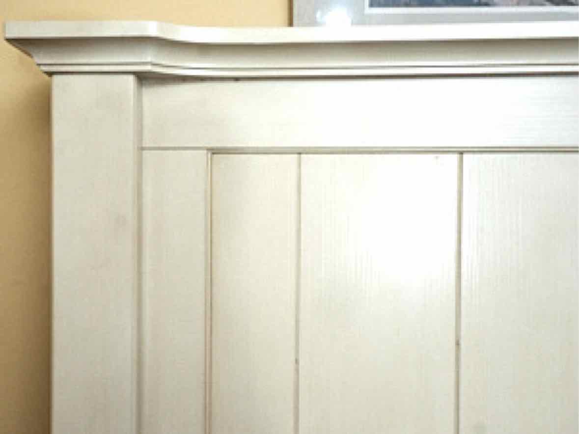 Basset Ivory Finish Vertical Slat Queen Bed