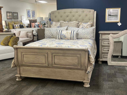 Rooms To Go'Armitage' Queen Sleigh Bed