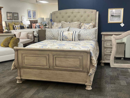 Rooms To Go'Armitage' Queen Sleigh Bed