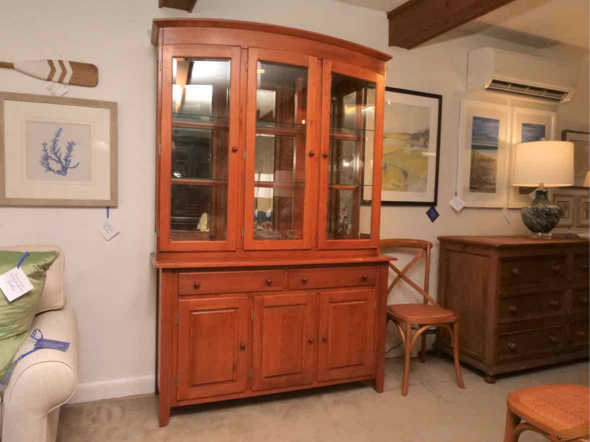 Thomasville Maple 3 Glass Doors 2 Drawers & 3 Lower Doors  Hutch