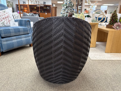 Outdoor Accent Chair in Resin Coated Wicker with Round Cushion