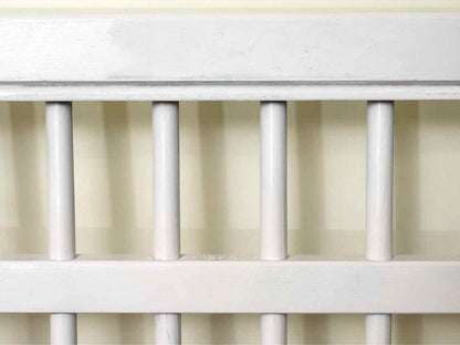 Vermont Tubbs White Finish Spindle  Queen Bed
