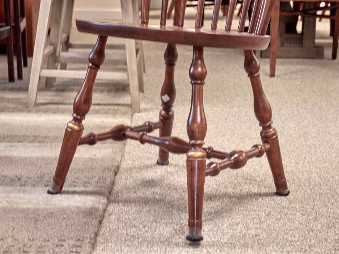 Hitchcock Round Dining Table & Set of Four Matching Chairs