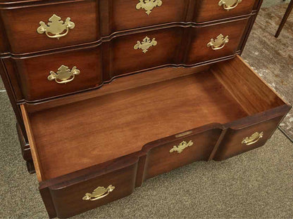 Kindel Mahogany Block Front Chest wuth 4 Drawers