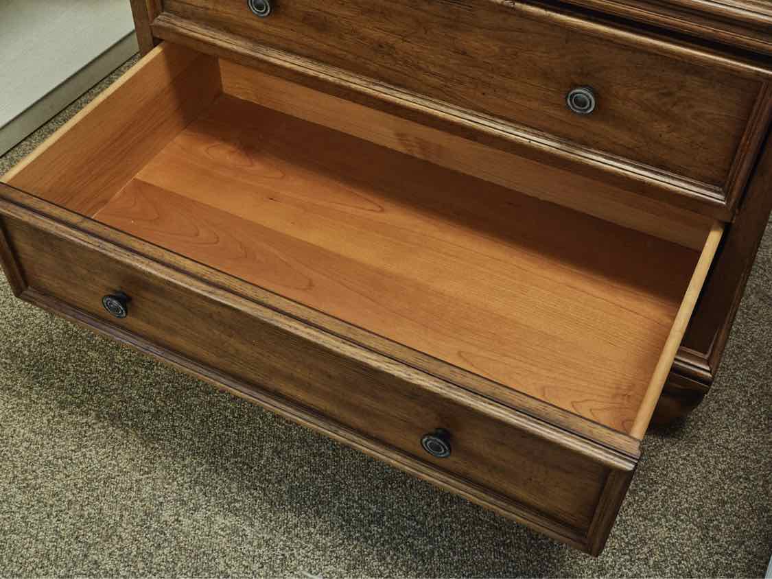 Ethan Allen New Country "Regan' 4 Drawer Accent Chest
