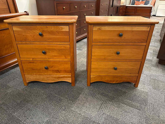 Richardson Brothers Pair of Cherry Nightstands