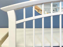 Arch Spindle Arctic White Finish Queen Bed