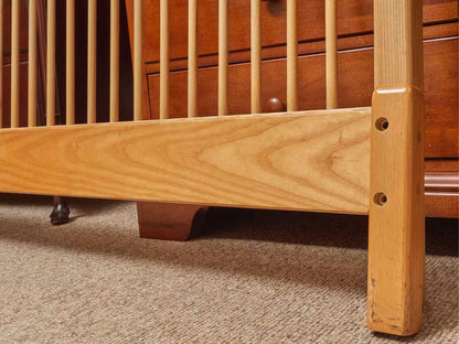 Vermont Tubbs Oak Dowel Queen Bed Includes Siderails & Slat Roll