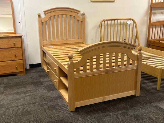 Stanley 'Young America' Captain's Twin Bed