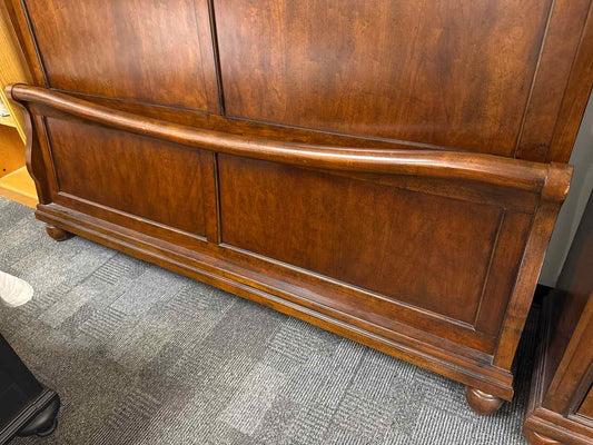 Liberty Furniture 'Rustic Traditions' King Sleigh Bed