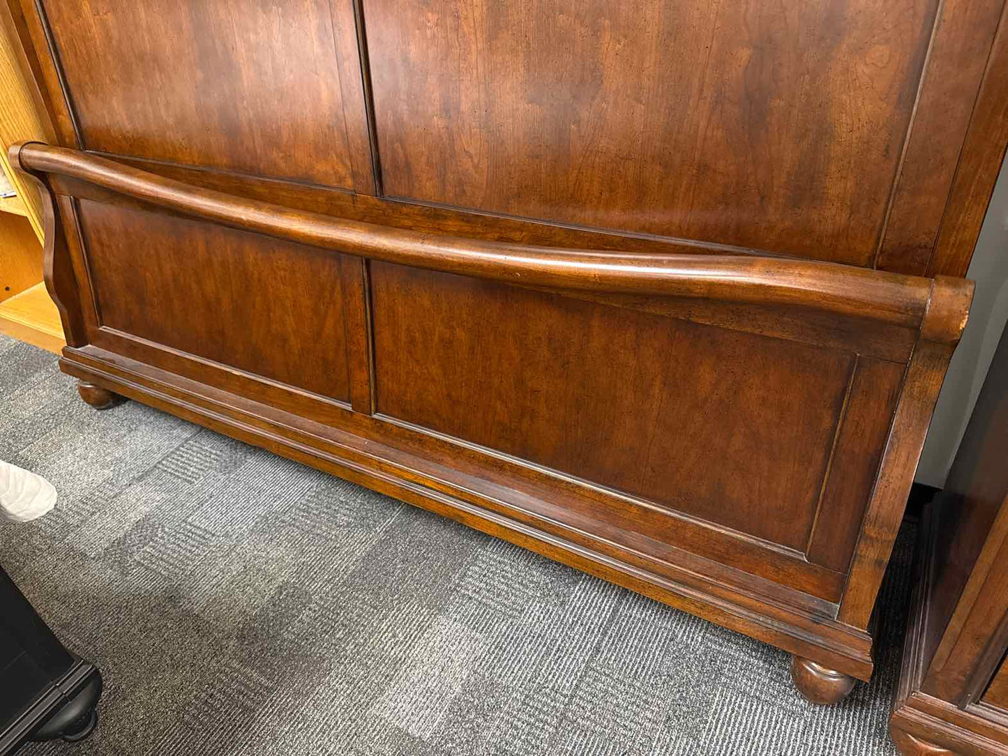 Liberty Furniture 'Rustic Traditions' King Sleigh Bed