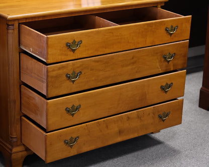Old Meeting House Furniiture 4-drawer Dresser & Mirror