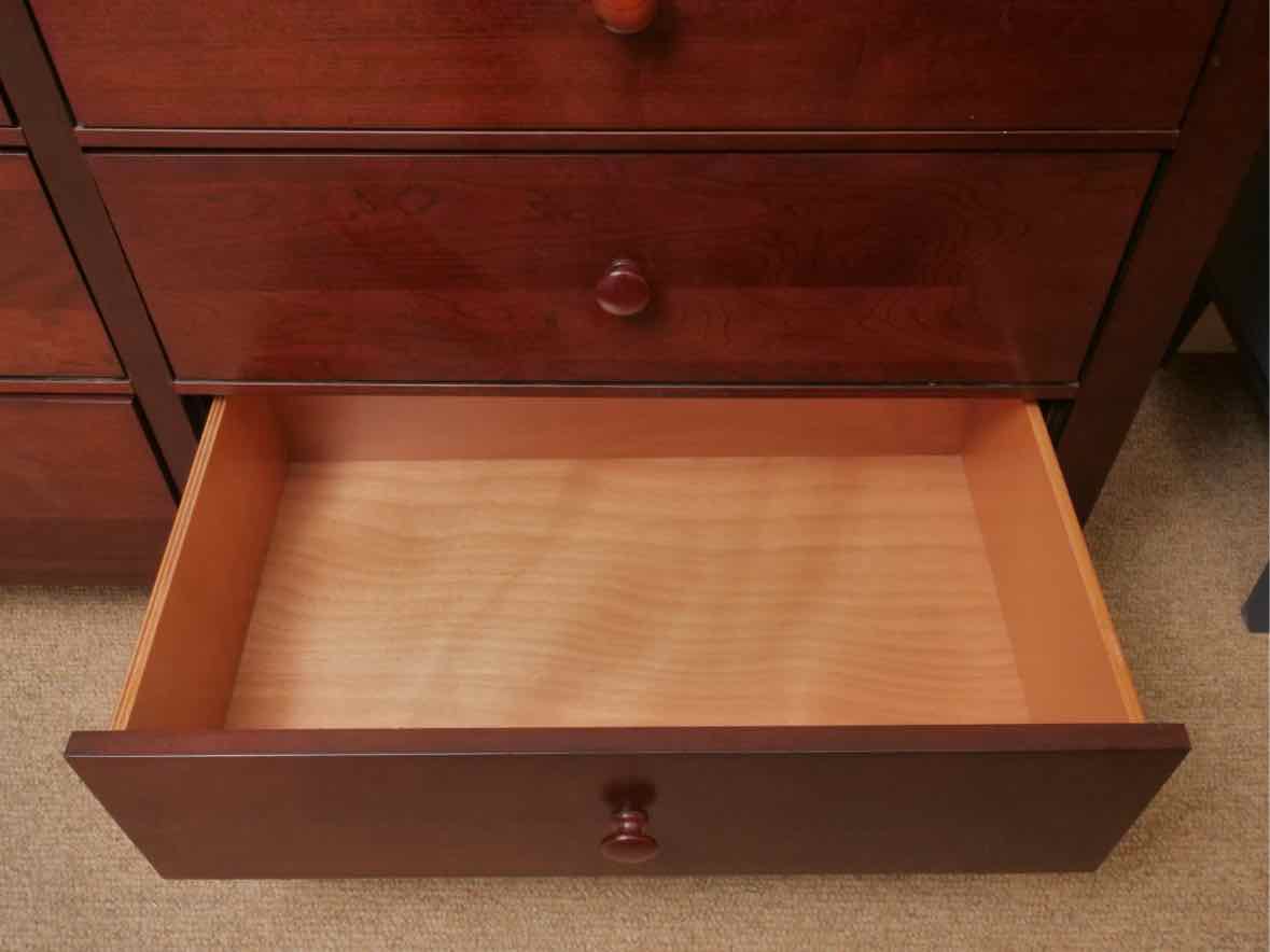 Kincaid  Cherry 6 Drawer Dresser & Mirror